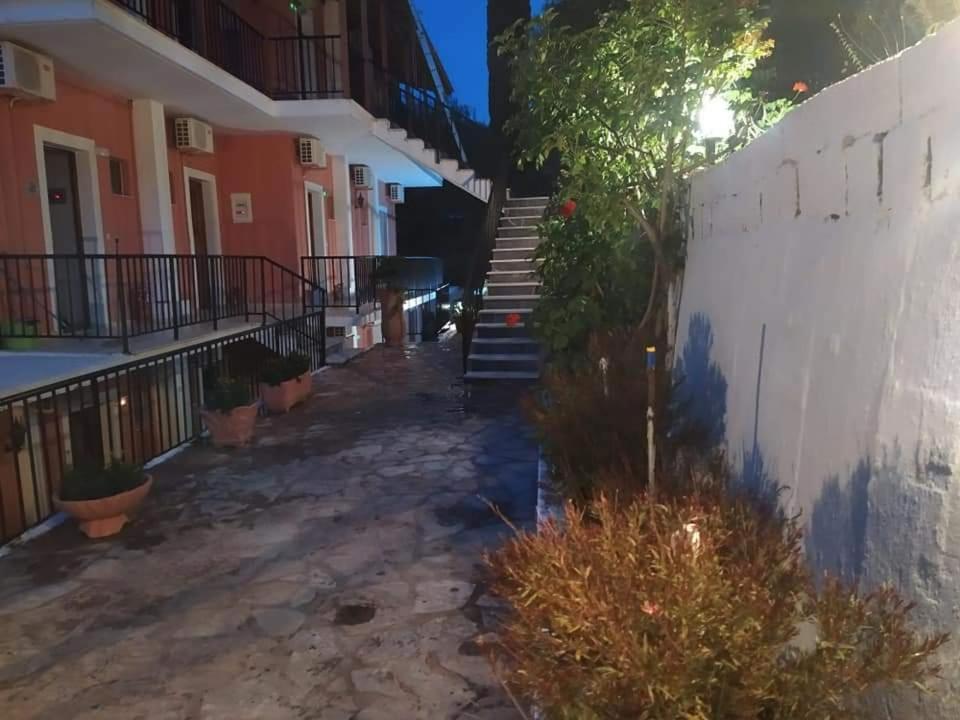 Aronis Apartments Benitses  Exteriör bild